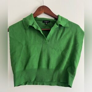 Green collar sleeveless shirt/sweater